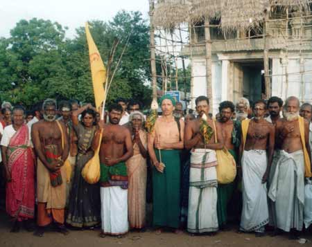 Pilgrims at Vattrappalai Kannaki Amman festival