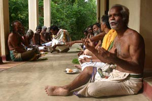 Pada Yatra pilgrims at Chenkalady Sivathondan Ashram on 20 June 2007